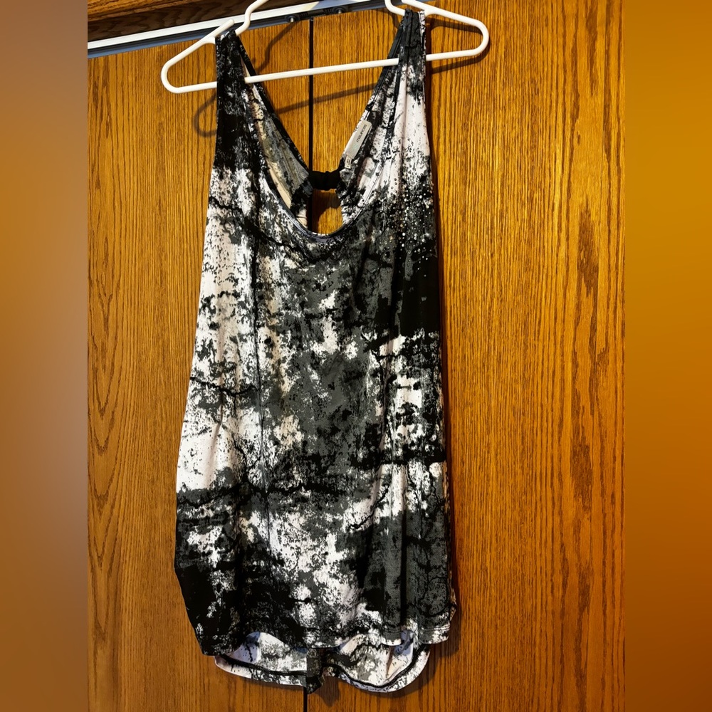 Maurices brand women’s tank size XXL. Rhinestone embellishments, tapered sides